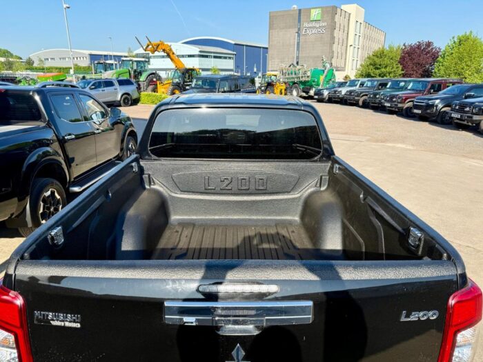 Mitsubishi L200 Warrior - Image 9