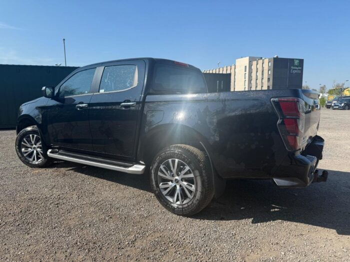 (BRAND NEW) Isuzu D-Max DL40 Manual - Image 2