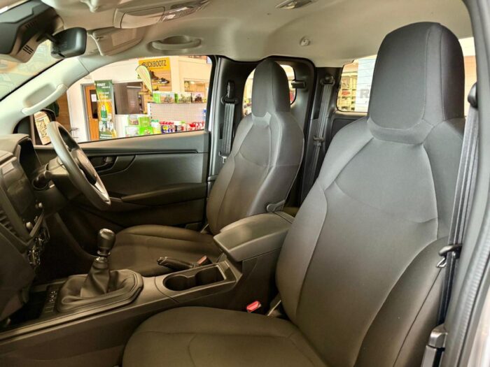 (BRAND NEW) Isuzu D-Max Utility Extended Cab Manual - Image 13
