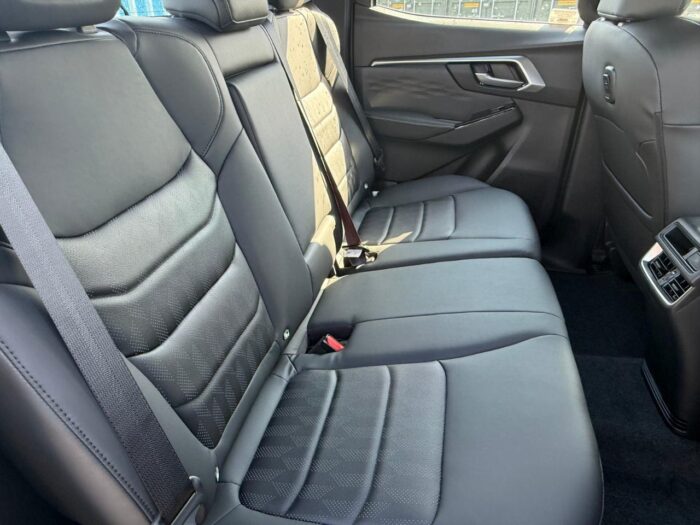 (BRAND NEW) Isuzu D-Max DL40 Manual - Image 12