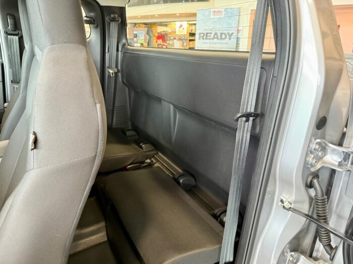 (BRAND NEW) Isuzu D-Max Utility Extended Cab Manual - Image 14