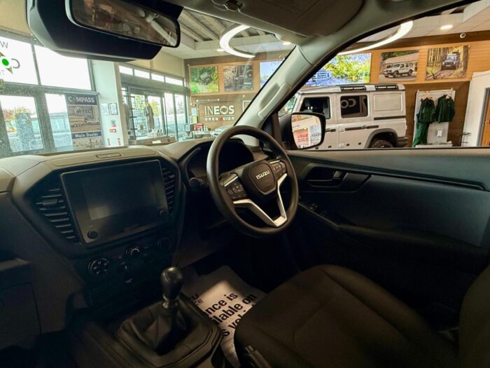 (BRAND NEW) Isuzu D-Max Utility Extended Cab Manual - Image 16