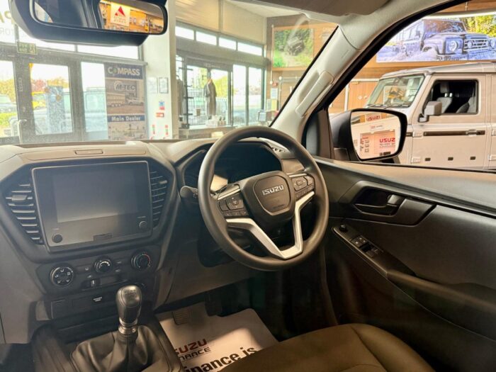 (BRAND NEW) Isuzu D-Max Utility Extended Cab Manual - Image 17