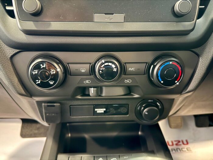 (BRAND NEW) Isuzu D-Max Utility Extended Cab Manual - Image 18