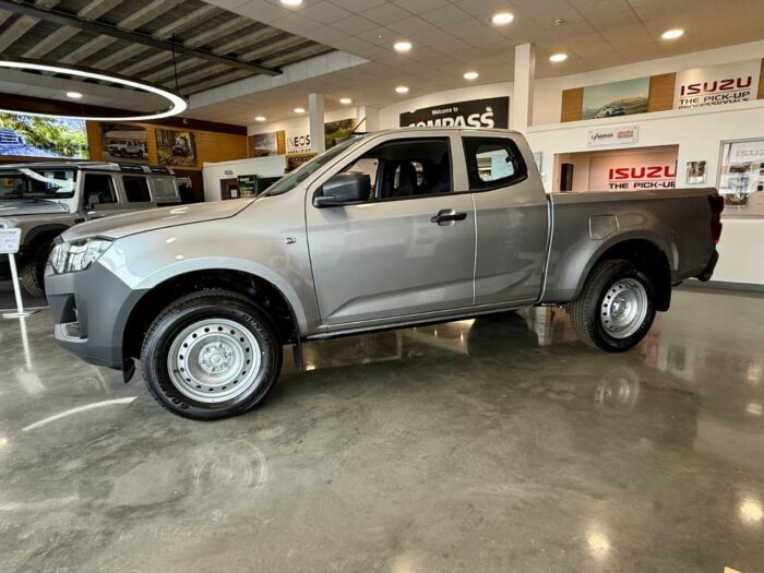 (BRAND NEW) Isuzu D-Max Utility Extended Cab Manual - Image 4