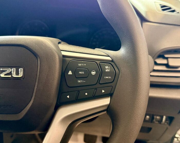 (BRAND NEW) Isuzu D-Max Utility Extended Cab Manual - Image 21