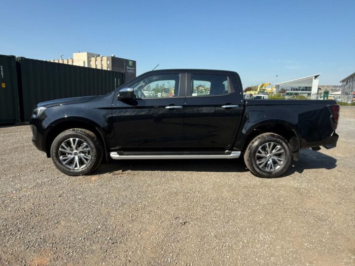 (BRAND NEW) Isuzu D-Max DL40 Manual - Image 5