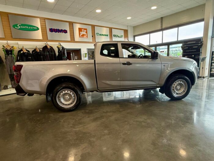 (BRAND NEW) Isuzu D-Max Utility Extended Cab Manual - Image 8