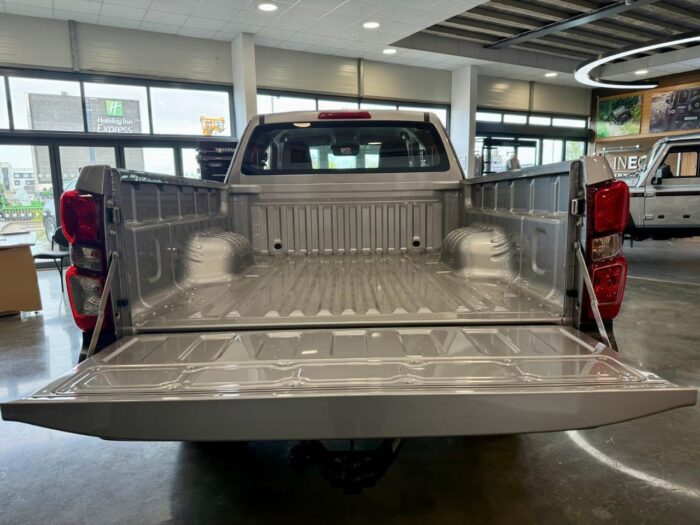 (BRAND NEW) Isuzu D-Max Utility Extended Cab Manual - Image 9