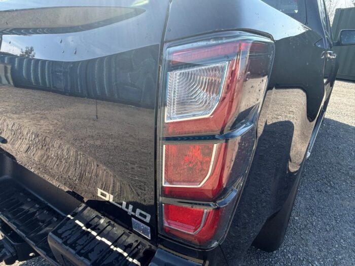 (BRAND NEW) Isuzu D-Max DL40 Manual - Image 9